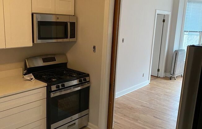 1 bed, 1 bath, 700 sqft, $1,450, Unit 3243 - Unit 3A