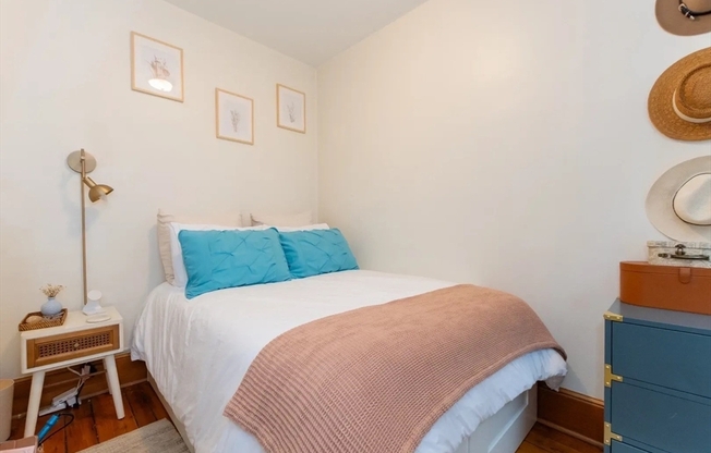 2 beds, 1 bath, 700 sqft, $2,600, Unit 2