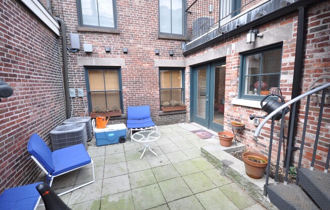 2 beds, 1 bath, $4,200, Unit 1B