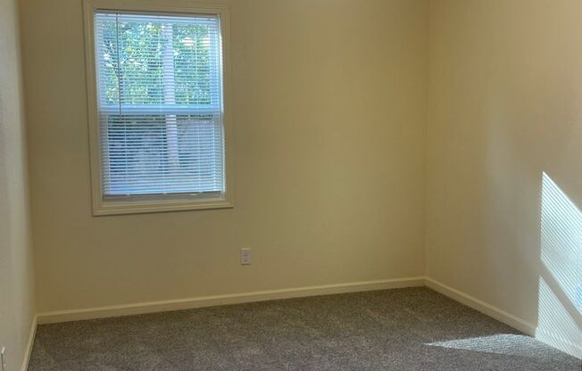 1 bed, 1 bath, 630 sqft, $950, Unit #16