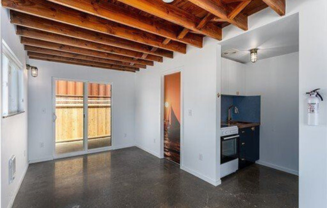 Studio, 1 bath, 420 sqft, $1,225, Unit 12