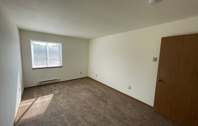 3 beds, 1 bath, 1,040 sqft, $1,695, Unit 3164-306