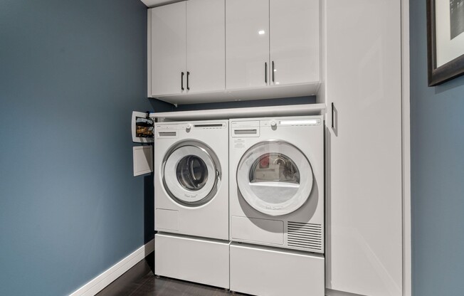 3 beds, 3.5 baths, 2,376 sqft, $30,000, Unit 10E
