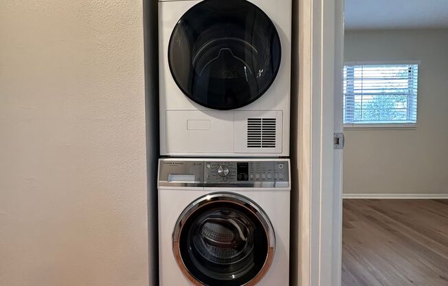 2 beds, 1 bath, 838 sqft, $1,899, Unit 22