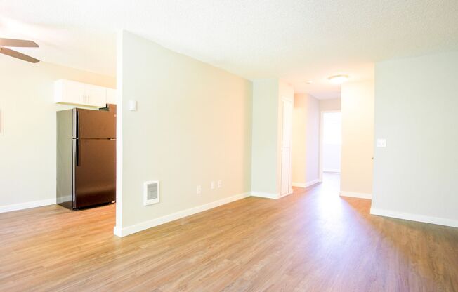 Perfect SE Location: 1st Floor 1-Bed Comes With Parking!
