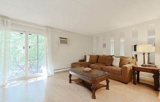 2 beds, 2 baths, 1,030 sqft, $2,700, Unit 43B