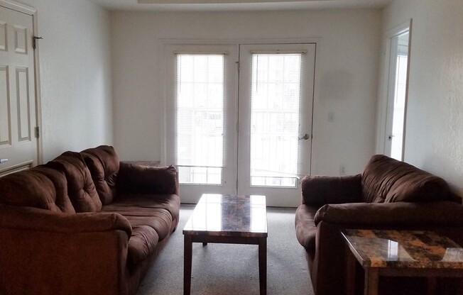 2 beds, 1 bath, $543