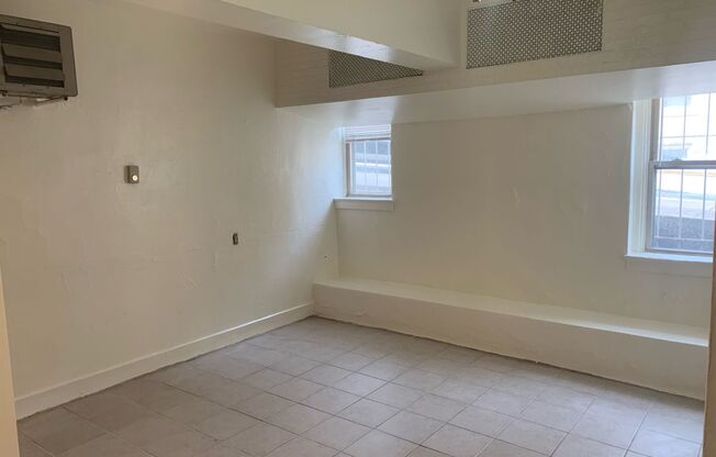1 bed, 1 bath, $1,225, Unit 5800 Howe - 2