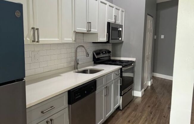 2 beds, 1 bath, 965 sqft, $1,899, Unit 109