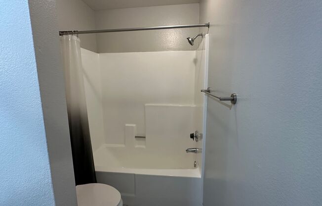 1 bed, 1 bath, 633 sqft, $1,540, Unit 240