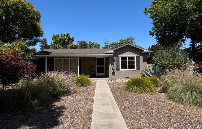 Charming 2 Bedroom 1 Bathroom Home in Palo Alto!
