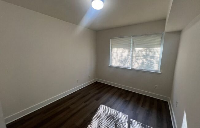 2 beds, 1 bath, $1,400, Unit 5227-104