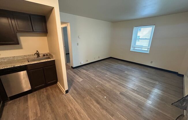 1 bed, 1 bath, $950, Unit 213
