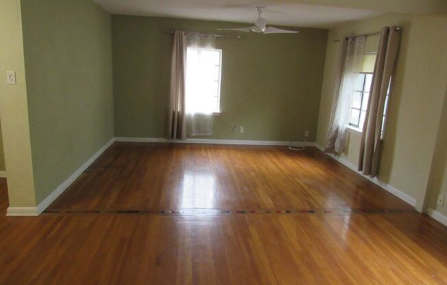 Charming 2-Bedroom Apartment in Mahncke Park
