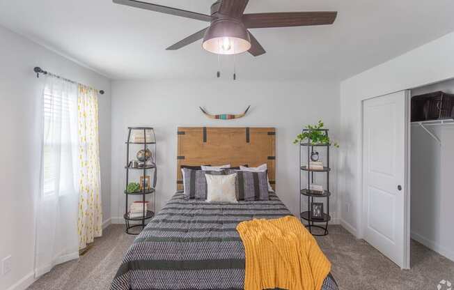 Bedroom With Ceiling Fan at Galbraith Pointe Apartments and Townhomes*, Cincinnati, Ohio