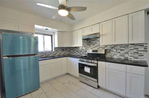 3 beds, 2 baths, $3,100, Unit 2