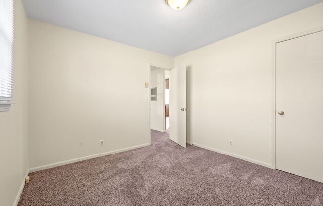 2 beds, 1 bath, 920 sqft, $850, Unit 122B