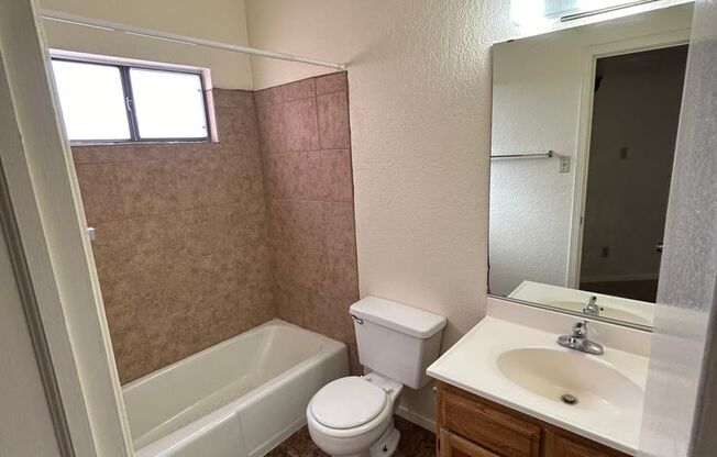 2 beds, 2 baths, 957 sqft, $1,015, Unit 70