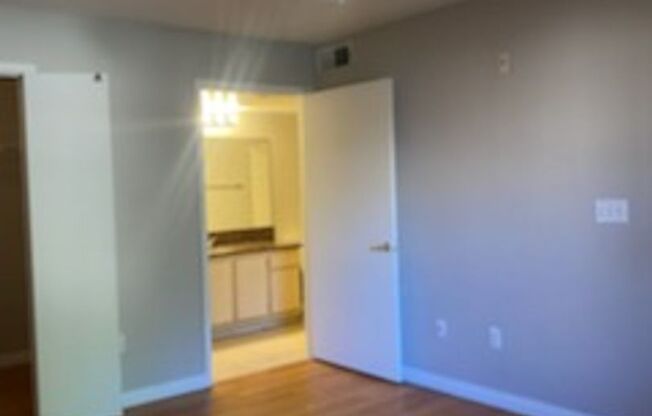 1 bed, 1 bath, $1,100, Unit # 1144