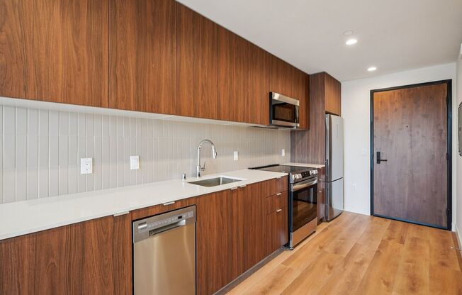 2 beds, 1 bath, 841 sqft, $3,695