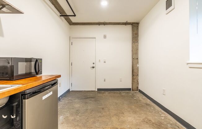 Studio, 1 bath, 160 sqft, $875