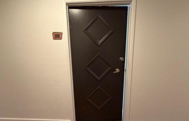 2 beds, 1 bath, 933 sqft, $1,675, Unit 208