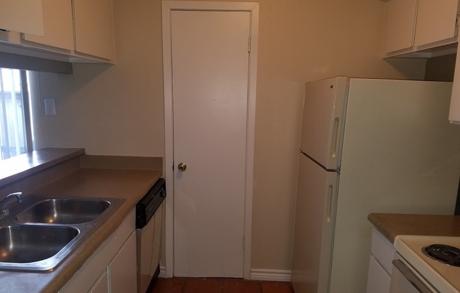 1 bed, 1 bath, 714 sqft, $840, Unit *605