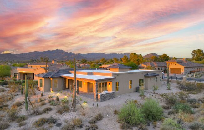 Luxury Custom 3 Bed + Office Home in Cave Creek!