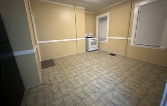 2 beds, 1 bath, $2,200, Unit 2