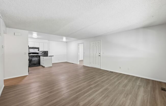 3 beds, 1.5 baths, 950 sqft, $1,385, Unit 104