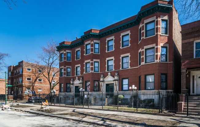 6201-6205 S Evans Ave / 741-743 E. 62nd St