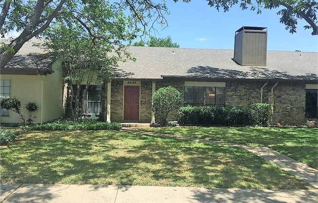Spacious Townhome in Grapevine