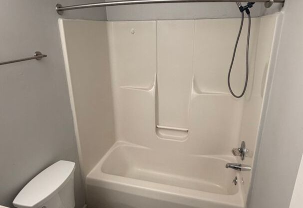 2 beds, 1 bath, 855 sqft, $1,049, Unit 3370-11