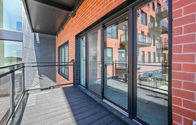 Studio, 1 bath, 380 sqft, $1,295, Unit 214