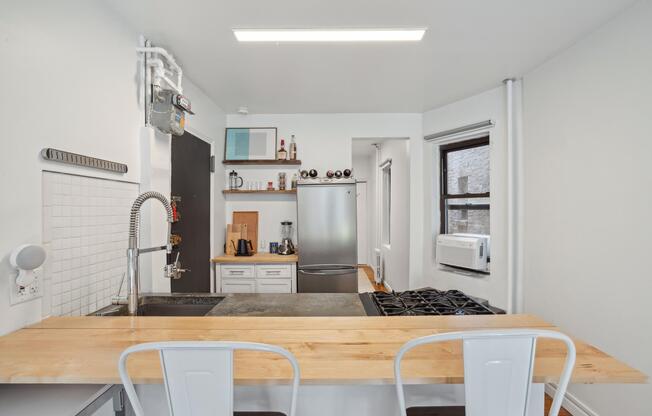 408 E 73 ST