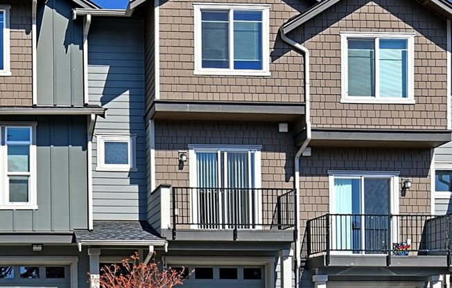 Luxury 3 Bedroom Townhome - Avail Now!