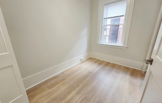 2 beds, 1 bath, $4,200, Unit 2