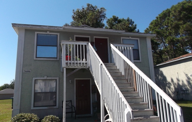 Efficiency Apartment in PCB! Basic Cable TV, Water/Sewage & Lawncare Included!!