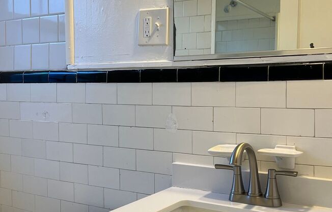 1 bed, 1 bath, 750 sqft, $1,595, Unit 873-8