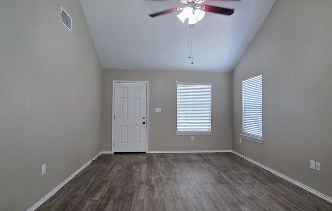 New Braunfels 2 Bedroom 2 Bath less than 1 mile from Landa Park!