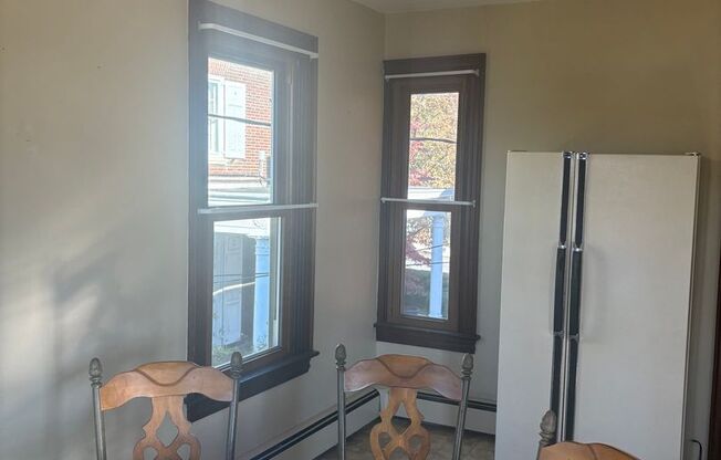 Spacious 2-3 Bedroom Apartment in Hanover with Parking & Laundry