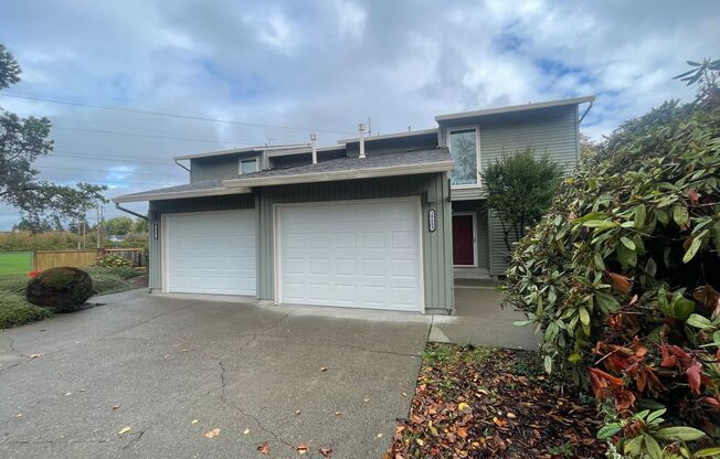 2bd/1.5Ba Duplex in NW Portland in a Quiet Bethany Neighborhood ~ Single Car Garage and Washer/Dryer Hooks Ups!!!