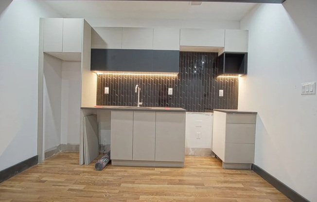 562 Park Pl 3F