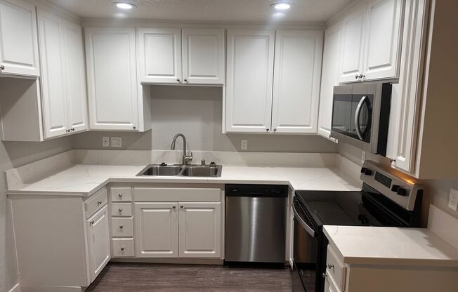 2 beds, 1.5 baths, 893 sqft, $2,470, Unit E16