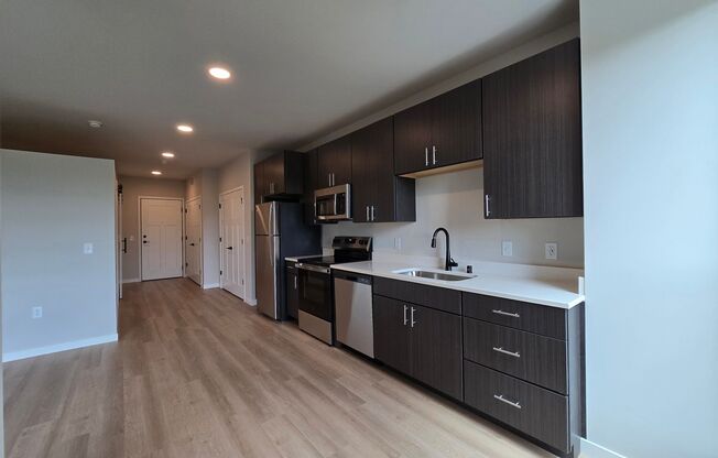 Studio, 1 bath, 612 sqft, $1,490, Unit 8421-223