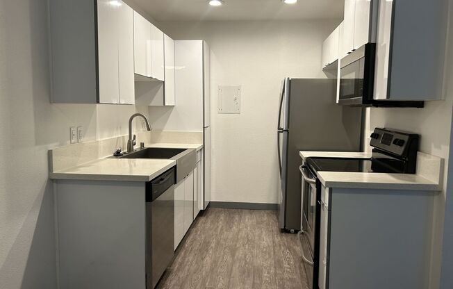 1 bed, 1 bath, 750 sqft, $2,370, Unit A076