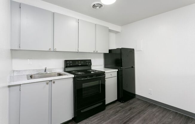 2 beds, 1 bath, 710 sqft, $995, Unit 30