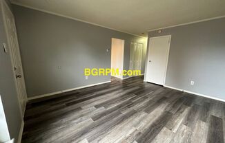 3 beds, 1.5 baths, $1,000