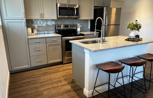 2 beds, 1 bath, 950 sqft, $1,175, Unit 3034-3