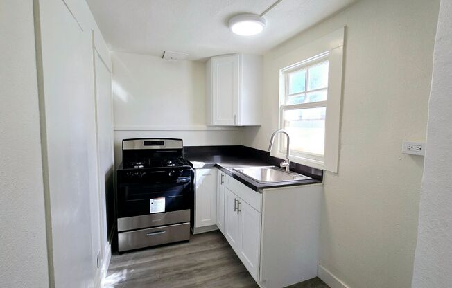 1 bed, 1 bath, 591 sqft, $1,995, Unit 417 B Above Garage